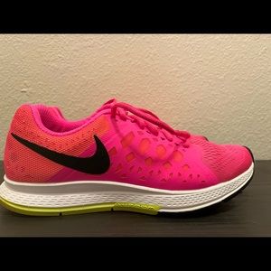 Like new Women’s Nikes